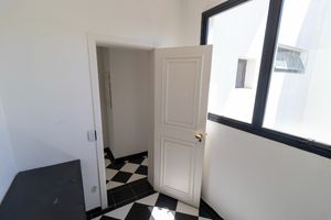Image 39 - 920227