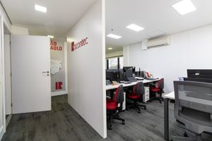 Image 13 - 920228