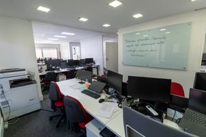 Image 29 - 920228