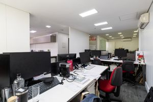 Image 35 - 920228