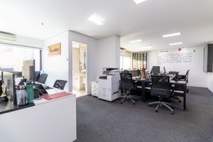 Image 44 - 920228