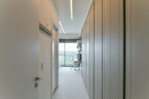 Image 32 - 920231