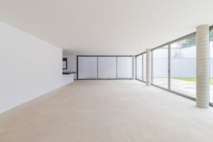 Image 30 - 920239