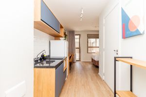 Image 7 - 920241