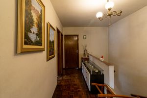Image 35 - 920249