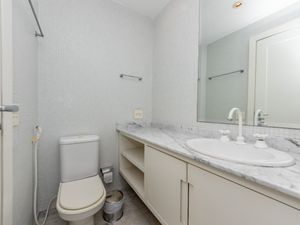 Image 38 - 920253