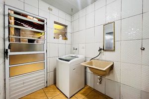 Image 19 - 920255