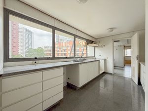 Image 13 - 920268