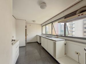Image 15 - 920268