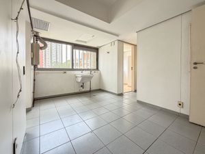 Image 17 - 920268