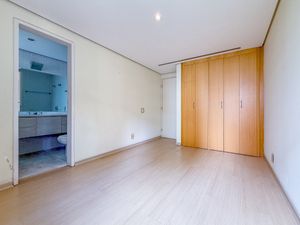 Image 19 - 920268