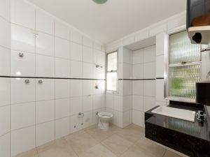 Image 32 - 920274