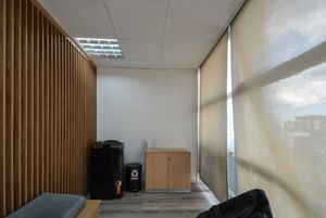 Image 24 - 920282