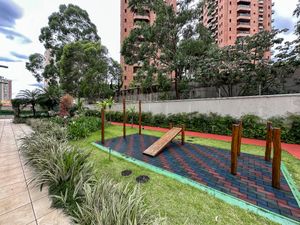 Image 32 - 920300
