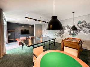 Image 33 - 920300