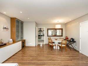 Image 8 - 920300