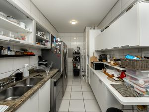 Image 24 - 920300