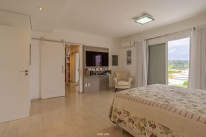 Image 21 - 920301