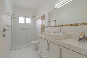 Image 33 - 920301