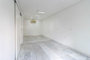 Image 4 - 920311