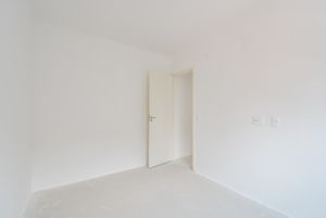 Image 17 - 920312