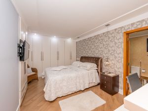 Image 21 - 920315