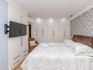 Image 19 - 920315