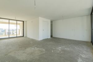 Image 15 - 920316