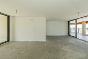 Image 17 - 920316