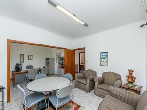 Image 16 - 920321