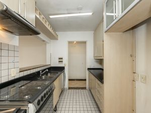 Image 4 - 920340