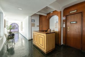 Image 52 - 920342