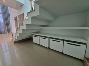 Image 11 - 920343