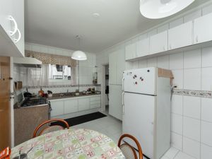 Image 17 - 920350