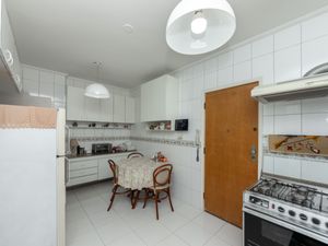 Image 18 - 920350