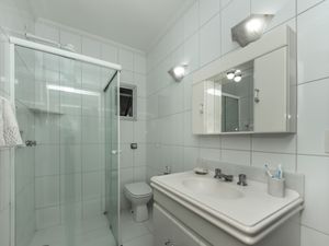 Image 11 - 920350
