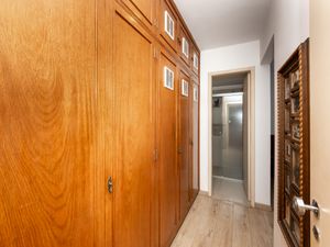 Image 8 - 920352