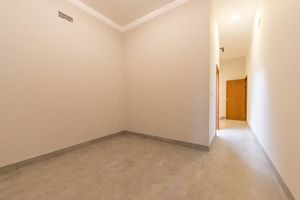 Image 21 - 920360