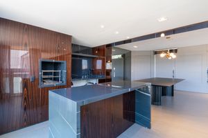 Image 13 - 920371
