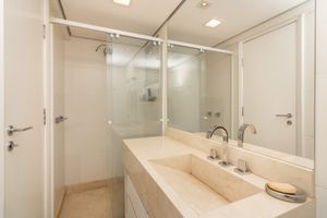Image 19 - 920377