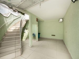 Image 25 - 920385
