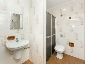 Image 11 - 920385