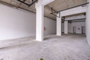 Image 10 - 920401