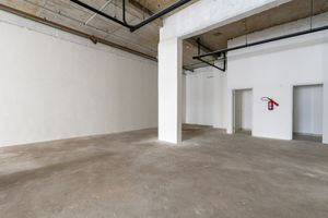 Image 11 - 920401