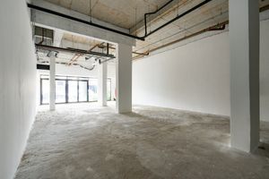 Image 19 - 920401