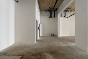 Image 21 - 920401