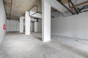 Image 23 - 920401