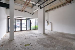 Image 27 - 920401