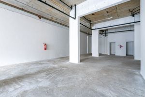 Image 28 - 920401
