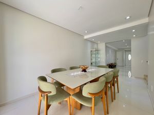 Image 21 - 920409